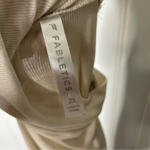 Fabletics Jess Long-Sleeve Turtleneck Top 200 - Picture 5 of 9